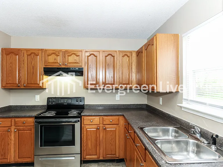 4405 Fullwood Ct — Photo 8