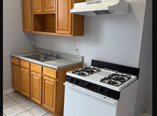 575 Grove St #I, Irvington, NJ 07111