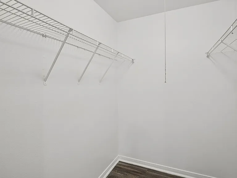 Stonecreek Apartments — Photo 33