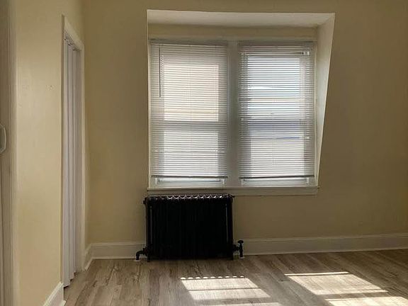 4th image of 4734 Richmond St Floor 2