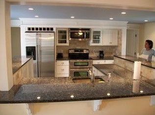 13 Walnut St, Narragansett, RI 02882