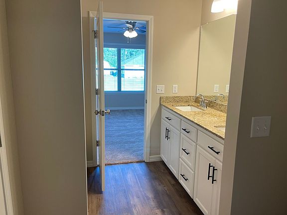 3rd image of 102 Praire Creek Dr