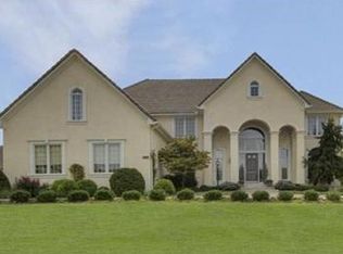 9305 Falcon Ridge Dr, Lenexa, KS 66220