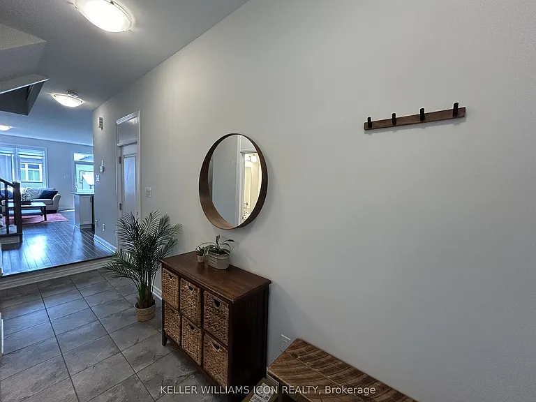 505 Manhattan Ct — Photo 4