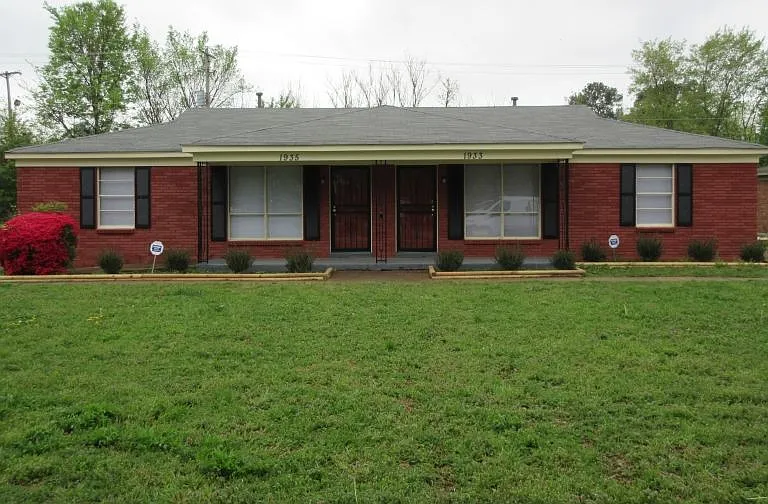 1933 Saint James Dr — Photo 1