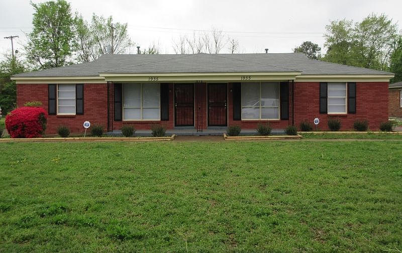 1st image of 1933 Saint James Dr