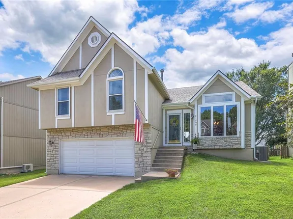 21509 W 52nd St, Shawnee, KS 66226