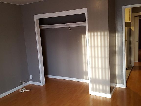 Bedroom-closet
