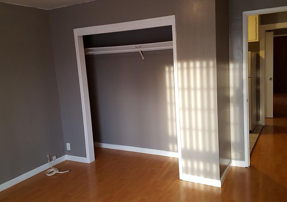 Bedroom-closet