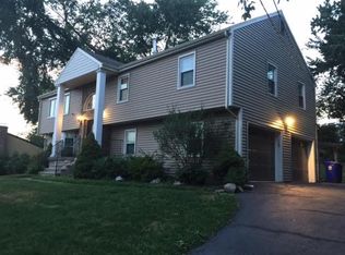 6 Rudolf Ln, Norwalk, CT 06851
