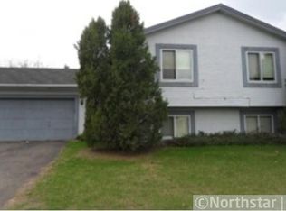 1762 Helmo Rd N, Oakdale, MN 55128