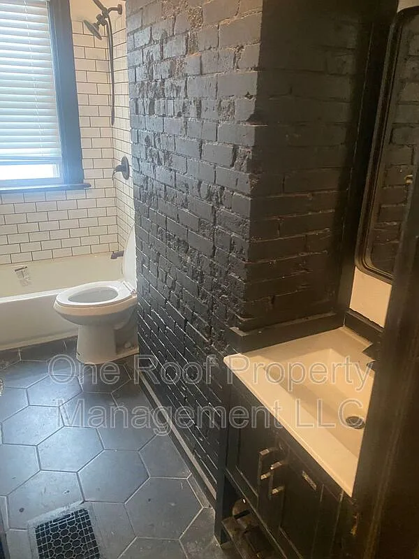 3 bed, 2.0 bath, 1800 sqft, $1,250 — Photo 4