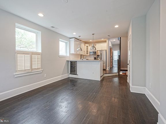 3rd image of 1855 Frankford Ave Floor 2