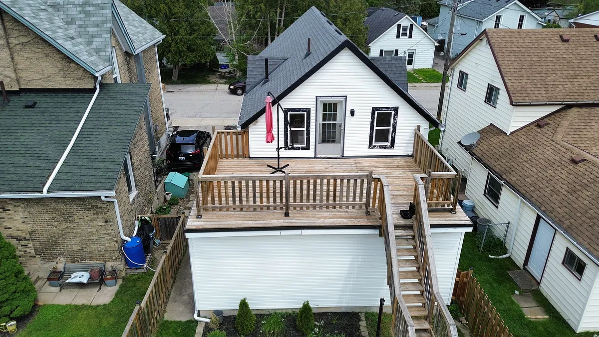 Building Photo - 17 Bowes Ave #2