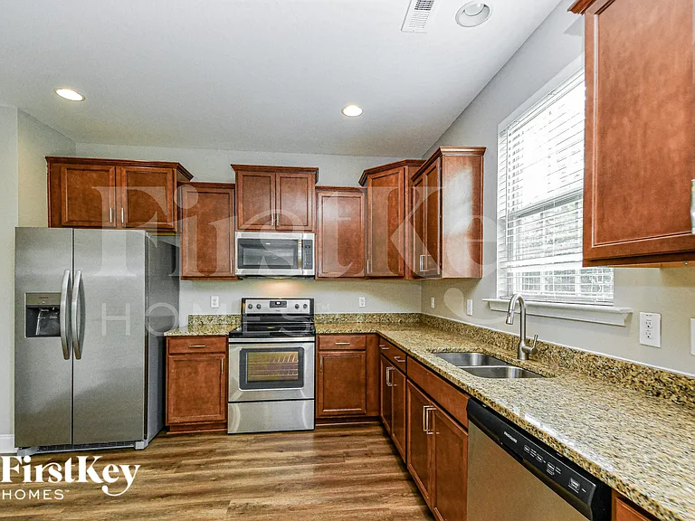 1004 Magnolia Farm Way — Photo 4