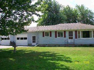 1570 E Parish Rd, Kawkawlin, MI 48631