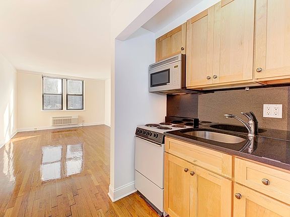 2nd image of 201 E 75th St APT 3C