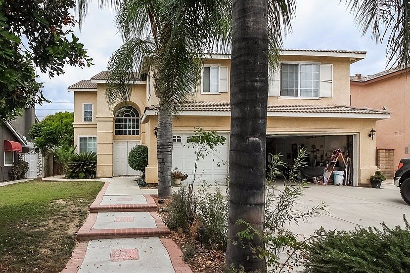 1st image of 541 E Bermuda Dunes St