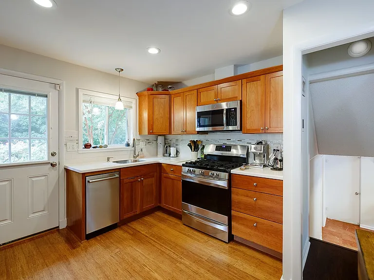 9420 Holland Ave — Photo 13