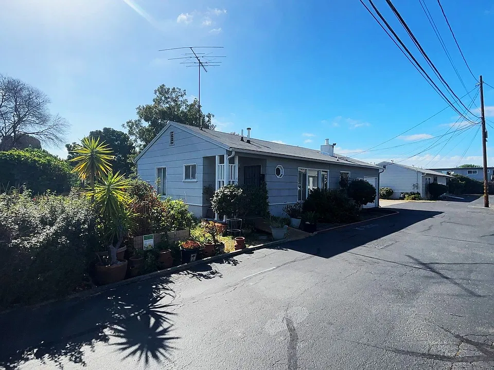 1579 & 1593 163rd Ave