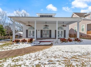 400 W College St, Dickson, TN 37055