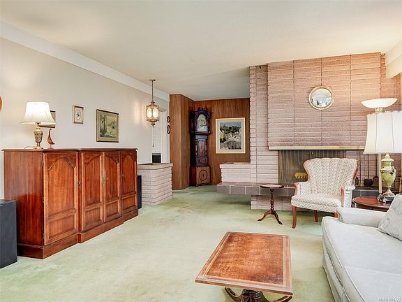 3rd image of 2086 Avondale Rd