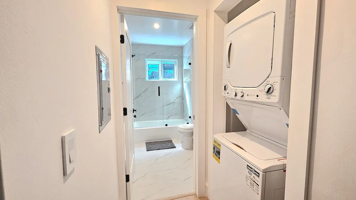 1 bed, 350 sqft, $2,100 — Photo 3