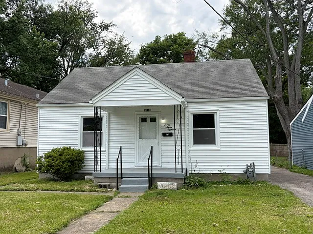3718 Center St — Photo 1