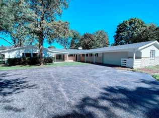 930 Castlegate Ct, Lake Forest, IL 60045