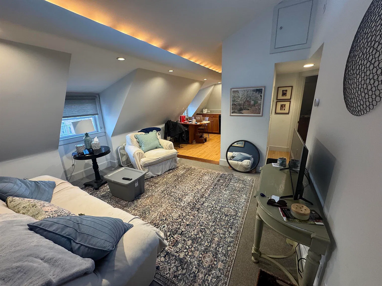 2 bed, 2.0 bath, 1000 sqft, $2,400 — Photo 4