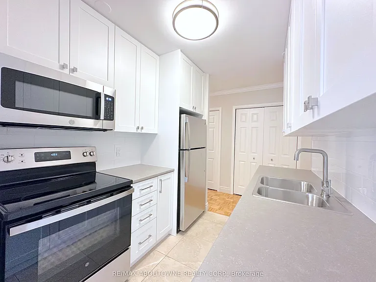 135 Allan St #109 — Photo 8