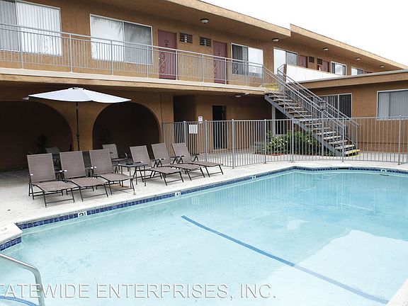 4th image of 11920 Chandler Blvd #106