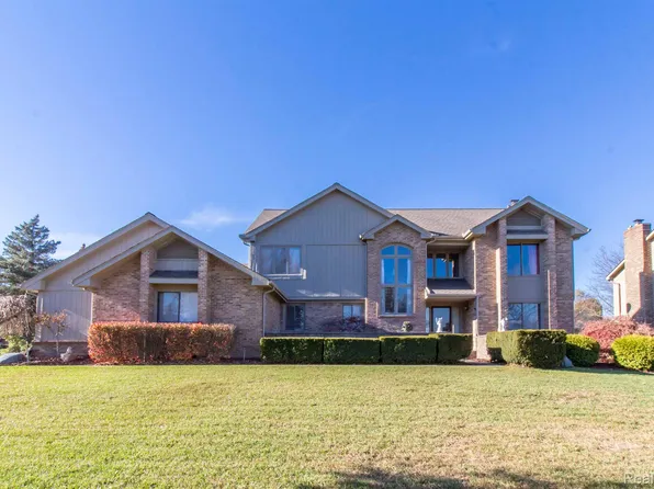 5341 Cheltenham Dr, Troy, MI 48098