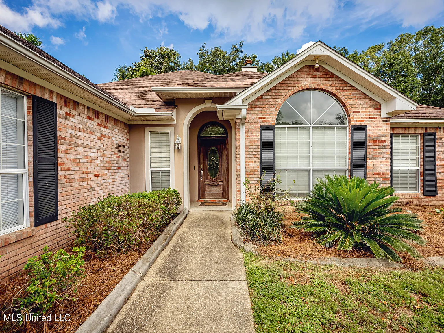 4 bed, 2.0 bath, 1890 sqft, $2,600 — Photo 3