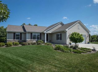 W207N17417 Parkview Dr, Jackson, WI 53037