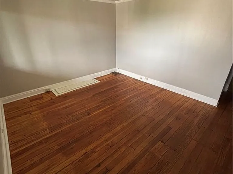 4243 Gladstone St — Photo 3