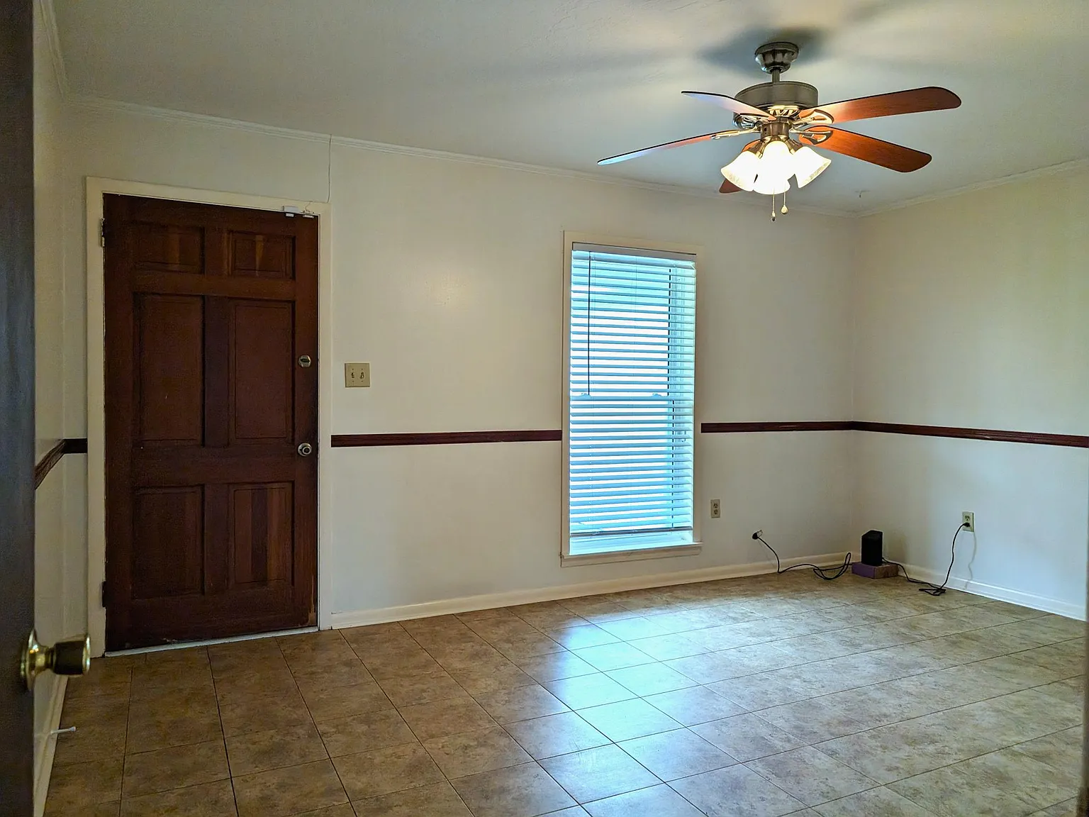3 bed, 2400 sqft, $1,695 — Photo 4