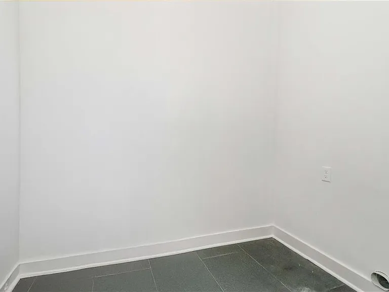 1554 Columbia Cir — Photo 19
