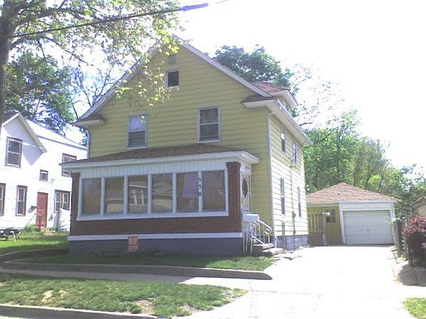 Great Family Home w/Garage!