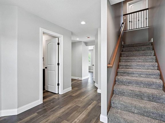 2nd image of 711 Deer Woods Dr