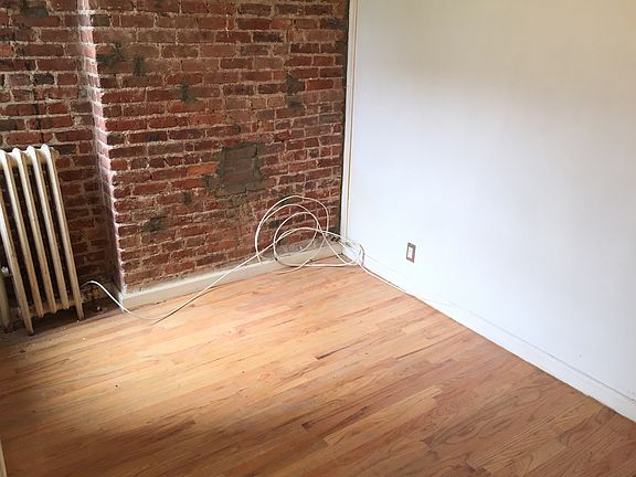 3rd image of 422 Rogers Ave