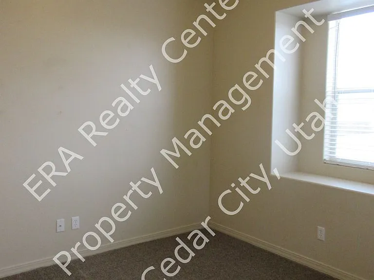 497 W 2150 N — Photo 2
