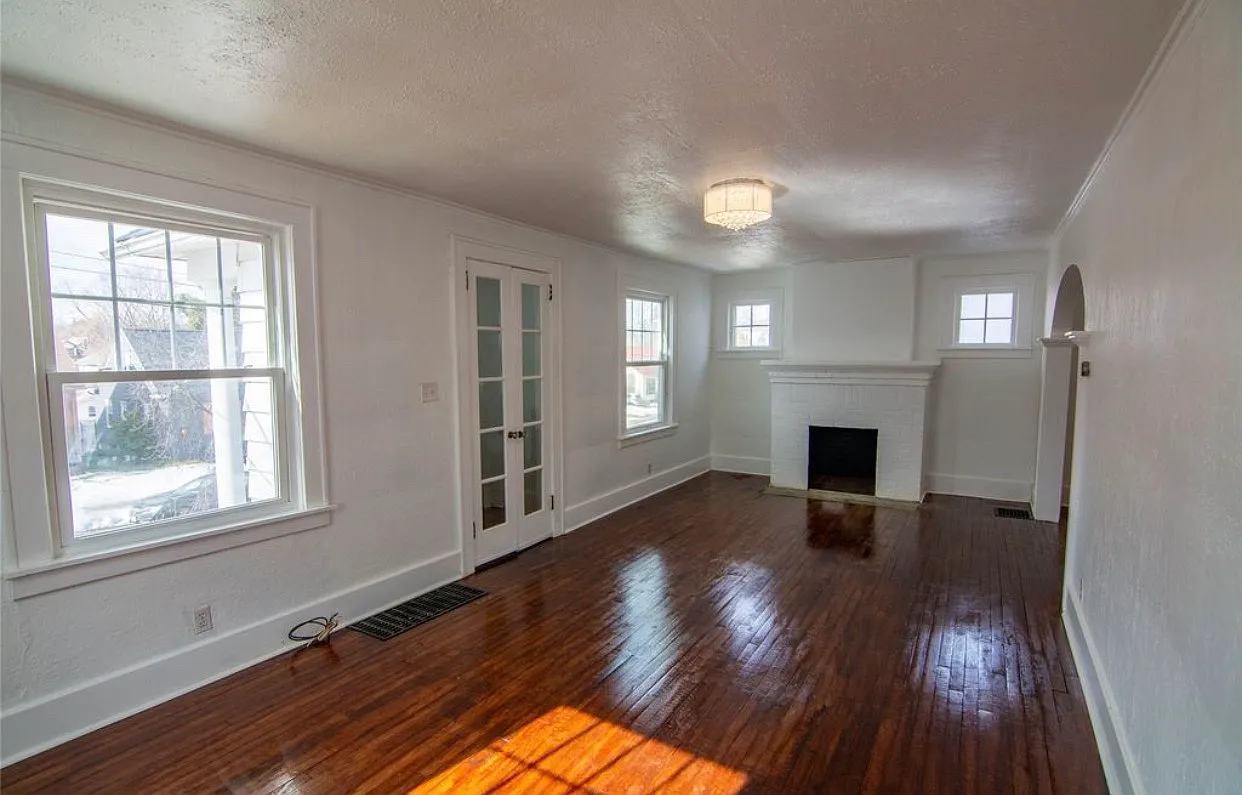 3 bed, 1192 sqft, $2,200 — Photo 2