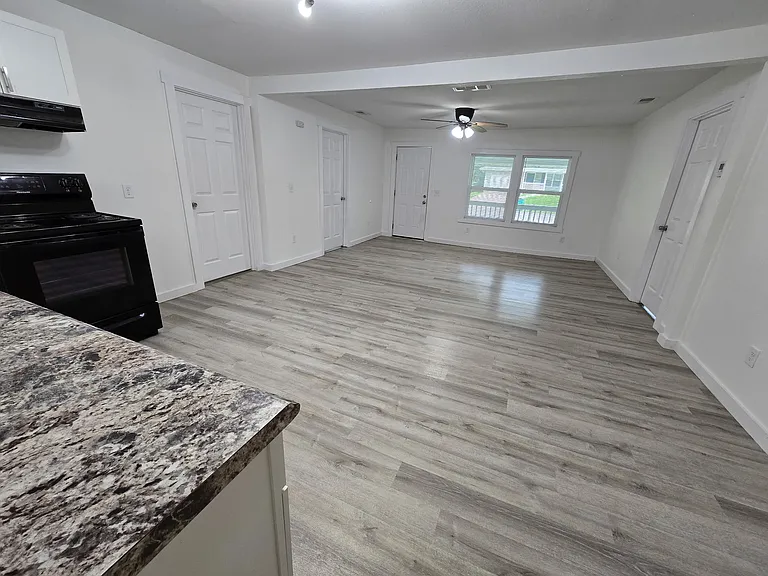1520 W Lynn St — Photo 3