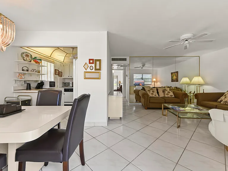 209 Waterford Cir #I — Photo 3