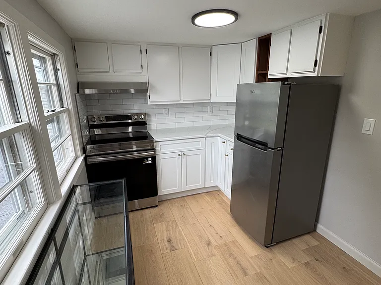179-181 Leonard Pl #2 — Photo 5
