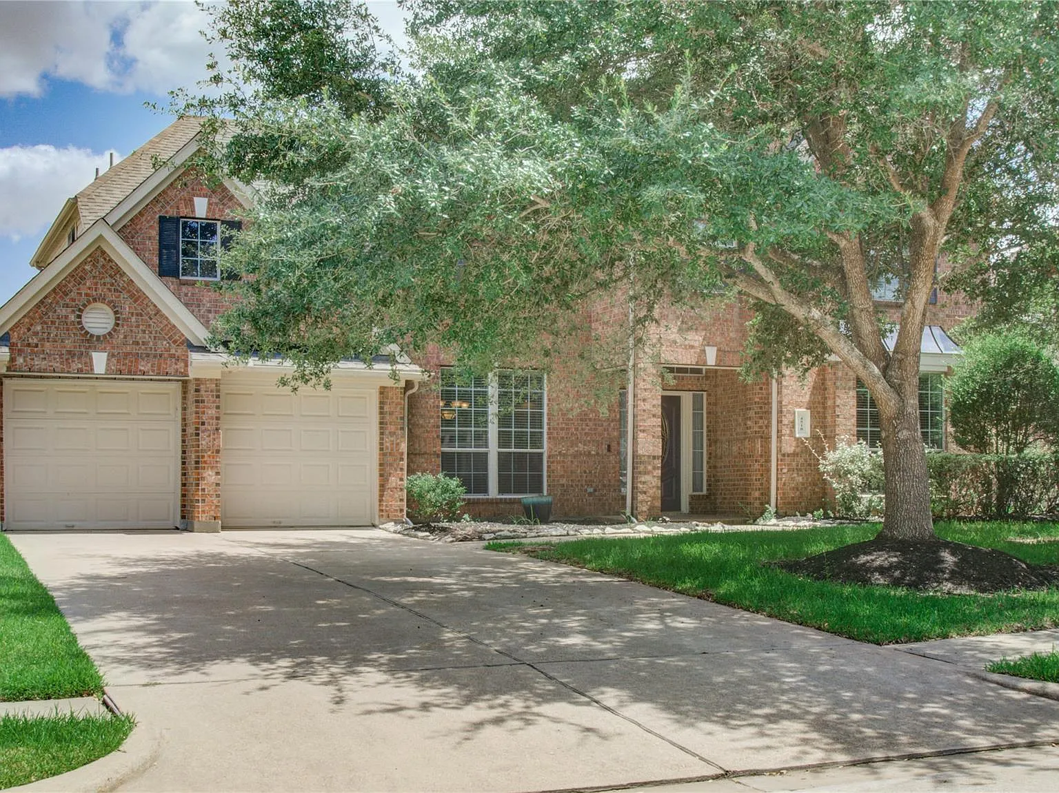 5 bed, 3.5 bath, 3669 sqft, $3,600 — Photo 1
