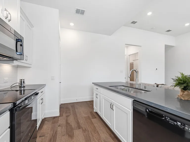 816 Omaha Trl — Photo 10