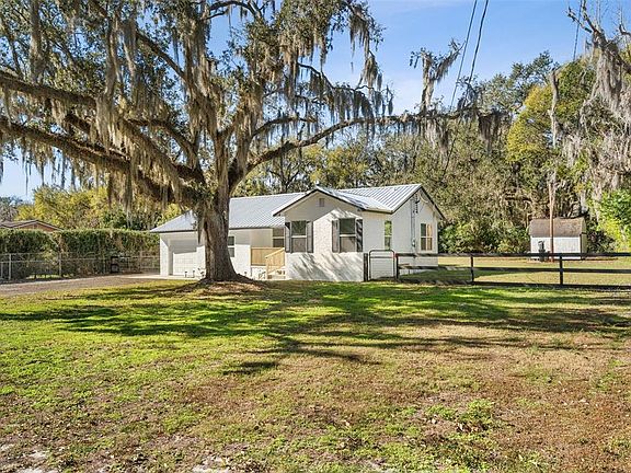 3rd image of 3307 Speer Rd