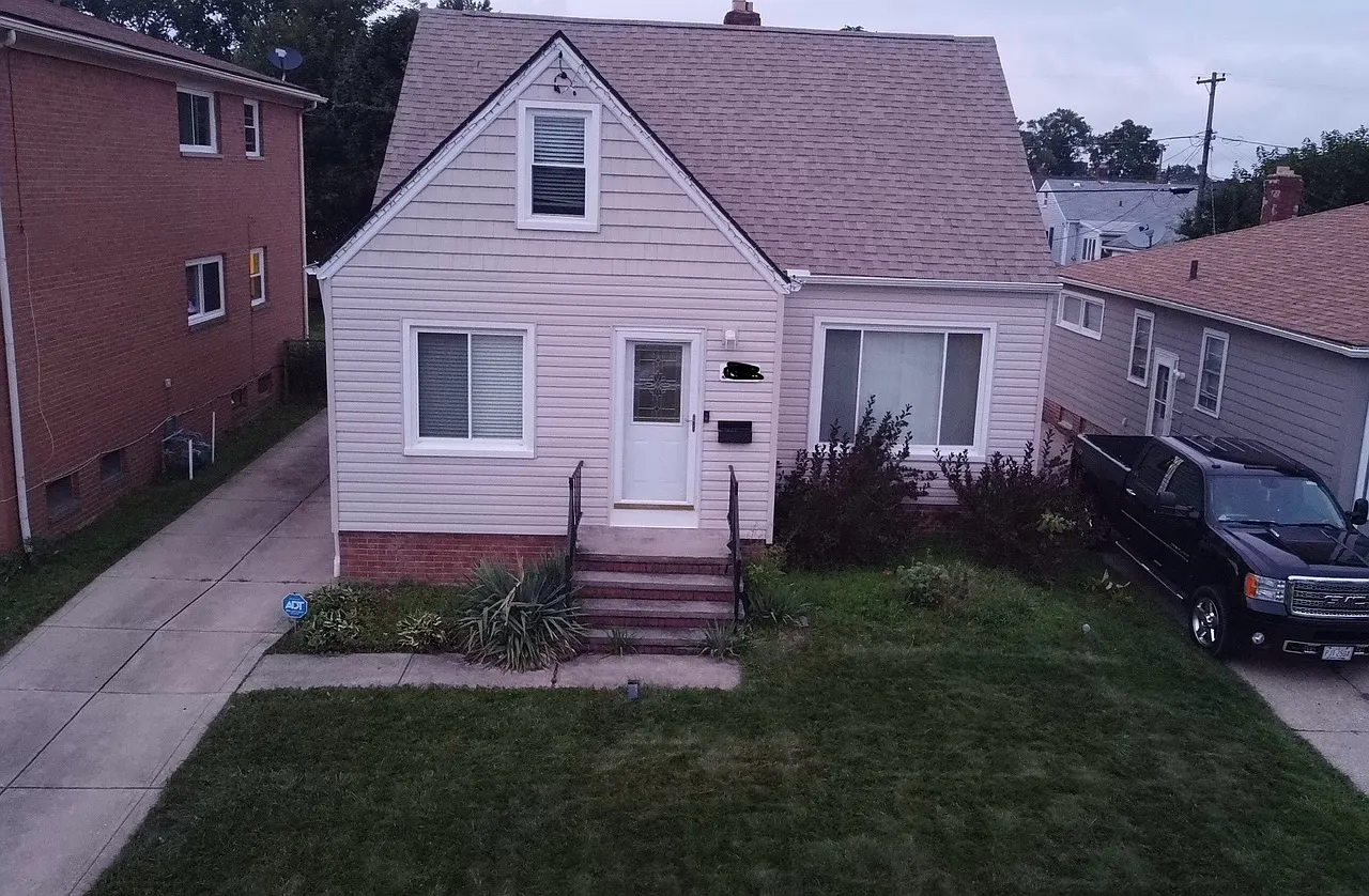 Orchard Ave, Parma — Photo 1